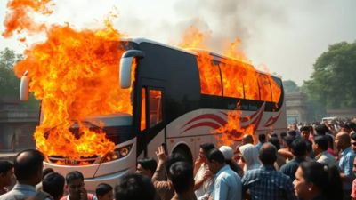 Bus fire in Vrindavan claims life of Maha Kumbh pilgrim - Punjab Narrative
