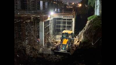 Around 10 pm, a sewer pipe also reportedly broke at the site, following which more earth slid into the excavated portion, according to the Aerocity Block A Welfare Society (77) Association. (HT File) Around 10 pm, a sewer pipe also reportedly broke at the site, following which more earth slid into the excavated portion, according to the Aerocity Block A Welfare Society (77) Association. (HT File)