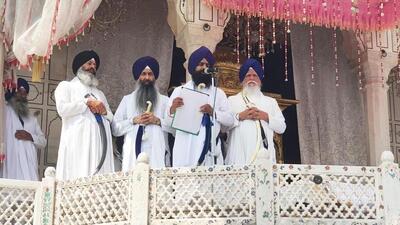 Akal Takht acting jathedar Giani Kuldeep Singh Gargaj along with clergymen pronouncing the decree from the platform of the highest Sikh temporal seat in Amritsar on Sunday. (Sameer Sehgal/HT Photo) Akal Takht acting jathedar Giani Kuldeep Singh Gargaj along with clergymen pronouncing the decree from the platform of the highest Sikh temporal seat in Amritsar on Sunday. (Sameer Sehgal/HT Photo)