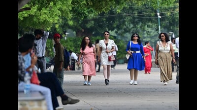 IMD Chandigarh director Surender Paul said the drop is likely to be temporary as rain is unlikely in the coming days and clear skies are expected to push the temperatures up. (Ravi Kumar/HT) IMD Chandigarh director Surender Paul said the drop is likely to be temporary as rain is unlikely in the coming days and clear skies are expected to push the temperatures up. (Ravi Kumar/HT)
