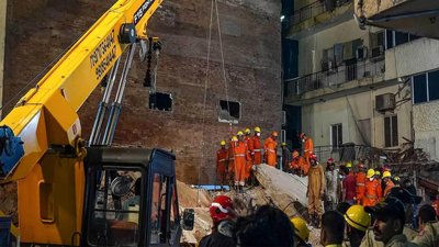 6 killed in Satya Niketan building collapse; FIR against owner Delhi building collapse: SC appointed amicus curiae seeks safety audit of PGs, hostels across capital