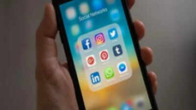 A PIL is seeking constitution of expert committee to examine engagement-maximising and addiction-causing design features Delhi HC seeks Centre view on social media's addictive design