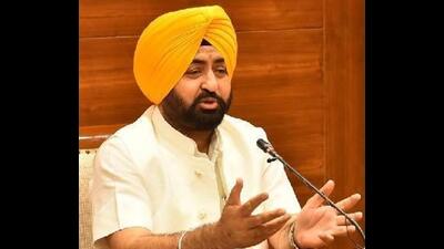 Punjab housing and urban development minister Hardeep Singh Mundian on Thursday alleged that Enforcement Directorate (ED) officials pressured his family to tell him to quit the Aam Aadmi Party (AAP) and join another party. (File photo) Punjab housing and urban development minister Hardeep Singh Mundian on Thursday alleged that Enforcement Directorate (ED) officials pressured his family to tell him to quit the Aam Aadmi Party (AAP) and join another party. (File photo)