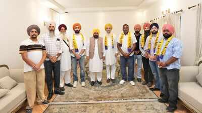 Shiromani Akali Dal MLA Ravinder Singh Brahmpura joined the Aam Aadmi Party. Ex-Punjab MLA Ravinder Brahmpura joins AAP after being expelled by SAD