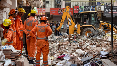 AAP questions delays in Satya Niketan rescue operations 'Rumours of mobile jammers at Satya Niketan site false': Delhi Police reacts to AAP's allegations