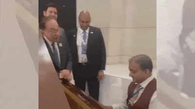 Malaysian Prime Minister Anwar Ibrahim Watch: Malaysian PM sings Kishore Kumar's 'Khwaab Ho Tum Ya Koi Haqeeqat' at Brics Gala dinner