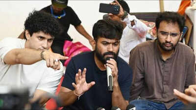 CJP founder Abhijeet Dipke, two others detained by Delhi Police CJP’s Abhijeet Dipke, Saurav Das and Ashutosh Ranka detained from Delhi airport ahead of Jantar Mantar protest
