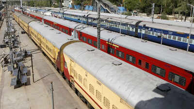 On October 10, all Mail and Express trains arriving at New Delhi and Hazrat Nizamuddin will be canceled Railways cancel all Mail/Express trains reaching New Delhi, Hazrat Nizamuddin from 4am to 2pm on October 10