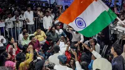 Jharkhand protest: Congress workers scuffle with police outside CEO office. Jharkhand protest: Congress workers scuffle with police outside CEO office