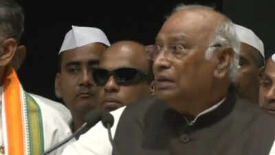 Mallikarjun Kharge’s 'baap' remark on PM Modi sparks row, BJP hits back