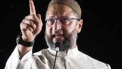 In a recent address, Asaduddin Owaisi highlighted the importance of cultivating political leadership within minority communities. Owaisi urges 'Muslims voters' to build own leadership, takes aim at SP and Congress