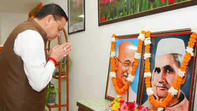 Uttarakhand CM Pushkar Dhami pays tribute to Mahatma Gandhi, Lal Bahadur Shastri on birth anniversary Uttarakhand CM Pushkar Dhami pays tribute to Mahatma Gandhi, Lal Bahadur Shastri on birth anniversary