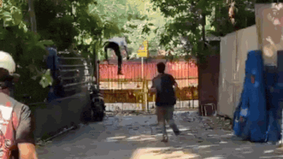 CJP volunteers climb barricades to enter Jantar Mantar after protest site denotified Watch: Team CJP climb barricades to 'reclaim' Jantar Mantar after protest ban