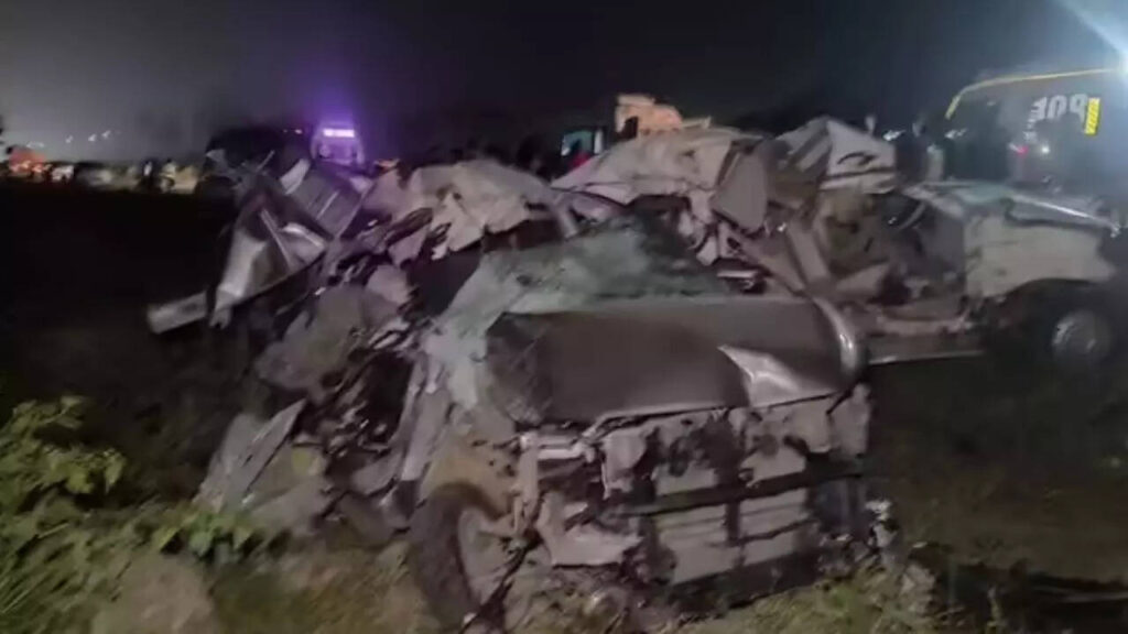 Tamil Nadu: At least seven killed as govt bus collides with two cars ...